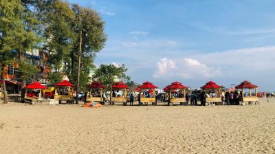 কক্সবাজার সৈকতের বালিয়াড়ি দখল