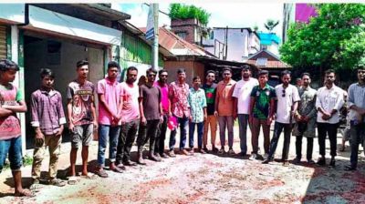 তাড়াশে যুবদল ও ছাত্রদলের সেচ্ছা শ্রমে রাস্তা সংস্কার