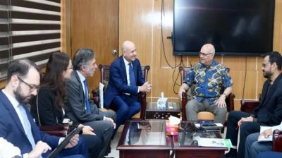 ত্রাণ উপদেষ্টার সঙ্গে দেখা ক‌রে‌ছেন ইতালির রাষ্ট্রদূত