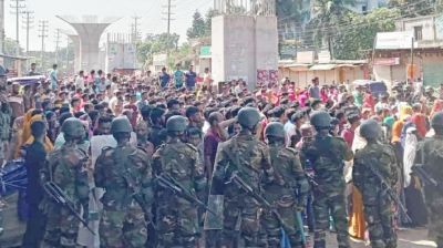 আশুলিয়ায় বেতন ও কারখানা‌ খোলার দাবিতে সড়কে নাসা গ্রুপের শ্রমিকরা