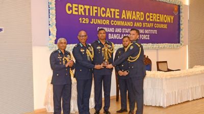বিমান বাহিনীর জুনিয়র কমান্ড ও স্টাফ কোর্সের সনদপত্র বিতরণ
