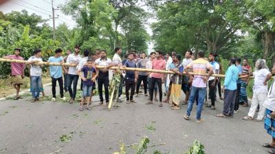 ফরিদপুরে সীমানা পুনর্বিন্যাস নিয়ে দ্বিতীয় দিনের মতো মহাসড়ক অবরোধ