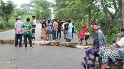 ফরিদপুরে মহাসড়ক-রেলপথ অবরোধে ভোগান্তি চরমে