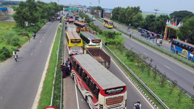 ফরিদপুরে আসন পুনর্বিন্যাসের প্রতিবাদে মহাসড়ক অবরোধ, ২৩ কিলোমিটার যানজট