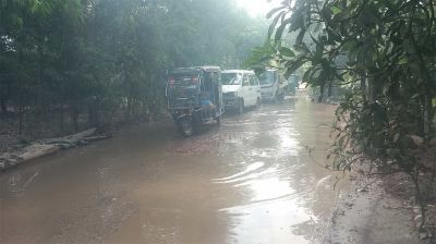 সড়ক নয় যেন মরণফাঁদ, জনদুর্ভোগে বাঞ্ছারামপুর