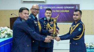 বিমান বাহিনীর ৭৪তম ফ্লাইট সেফটি অফিসার্স কোর্সের সনদপত্র বিতরণ