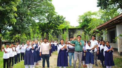 ব্রাহ্মণবাড়িয়ায় টিফিনের টাকায় গাছের চারা বিতরণ