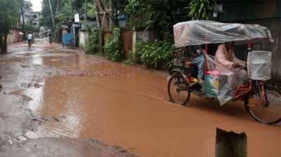 ভাঙাচোরা সড়কে পৌরবাসীর দুর্ভোগ