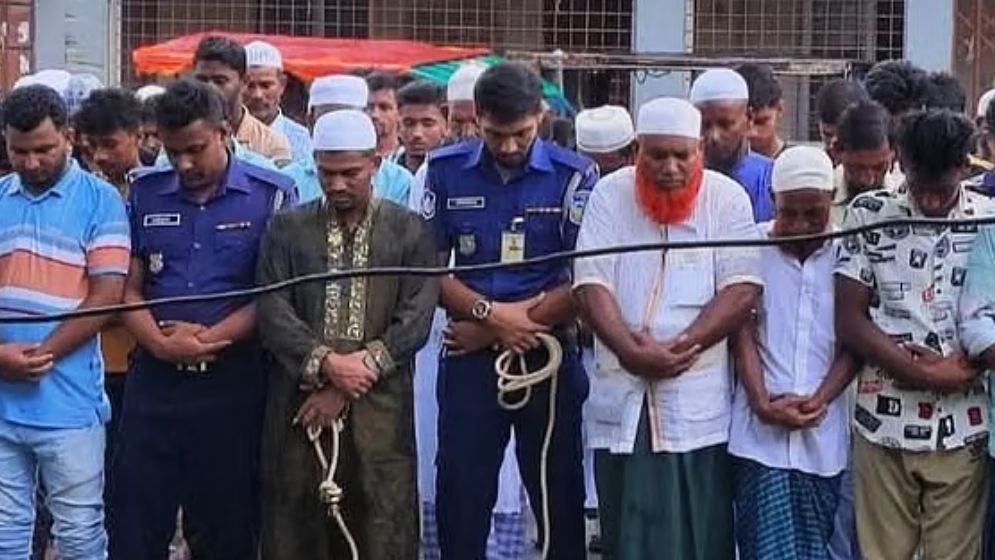 ৮ ঘণ্টার প্যারোলে বাবার জানাজায় যুবলীগ নেতা