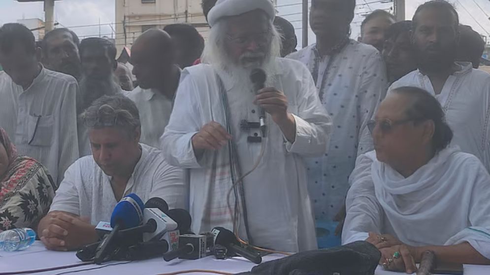 মাজার ভক্ত ও নাগরিক সমাজের আয়োজনে প্রতিবাদ