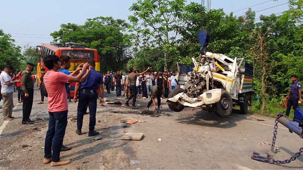 সেপ্টেম্বরে সড়ক দুর্ঘটনায় ৪১৭ জনের মৃত্যু