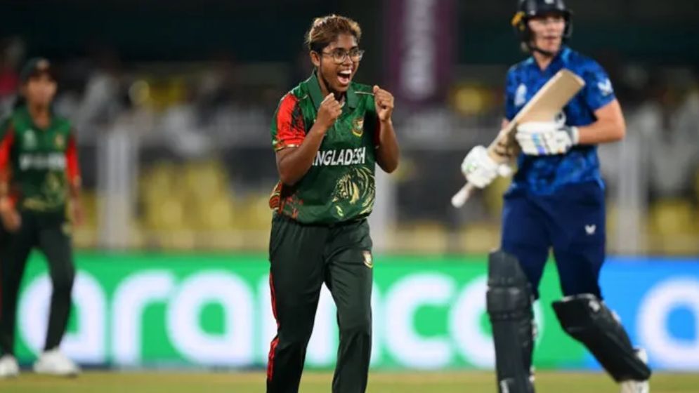 বাংলাদেশকে ৪ উইকেটে হারিয়েছে ইংল্যান্ড