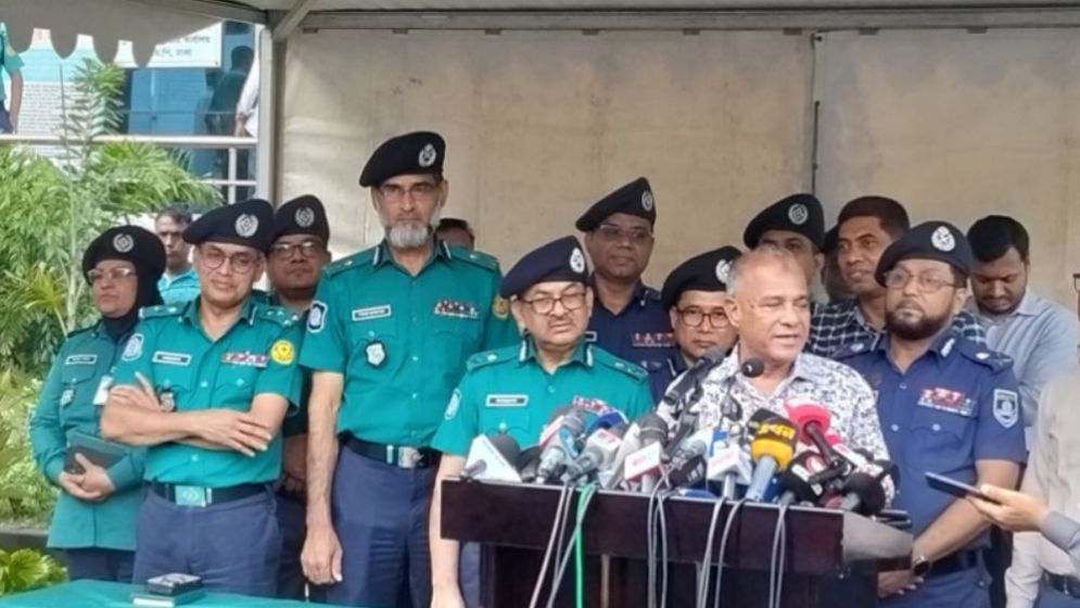 কিছুটা কমেছে পুলিশের ওপর হামলা   : স্বরাষ্ট্র উপদেষ্টা