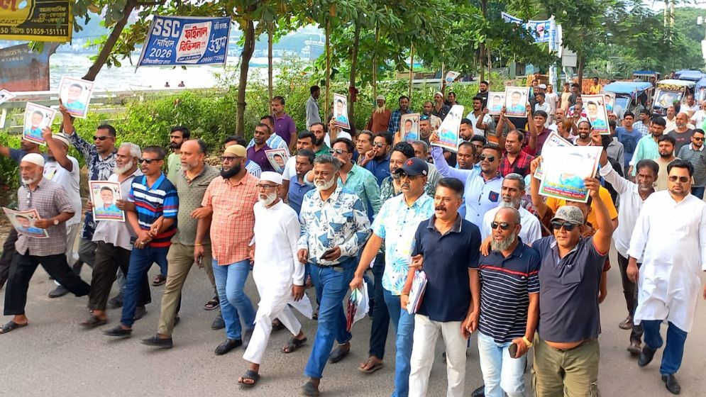 বন্দরে গণসংযোগ ও ৩১ দফা বিতরণ করলেন খোরশেদ