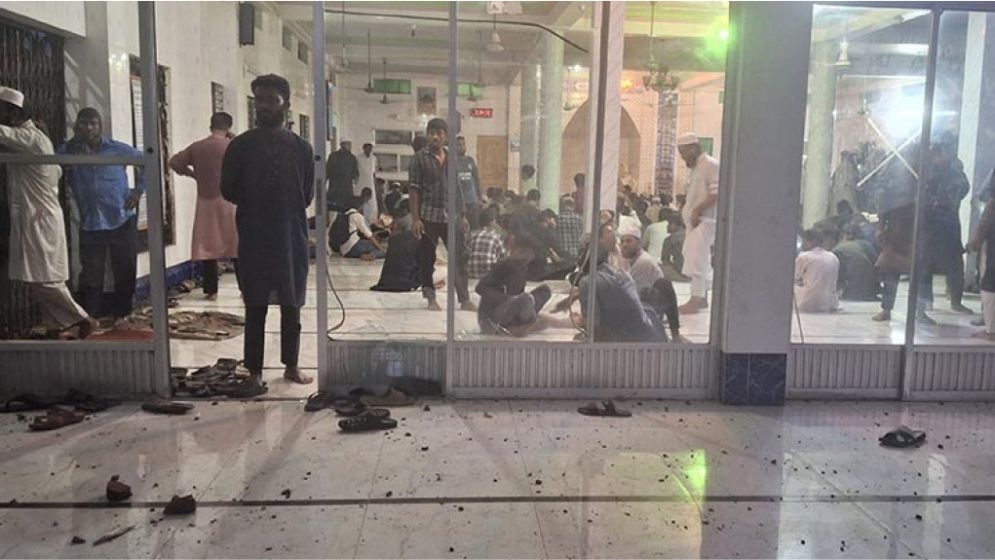 মসজিদে বিএনপি-শিবিরের সংঘর্ষ, আহত ৪০