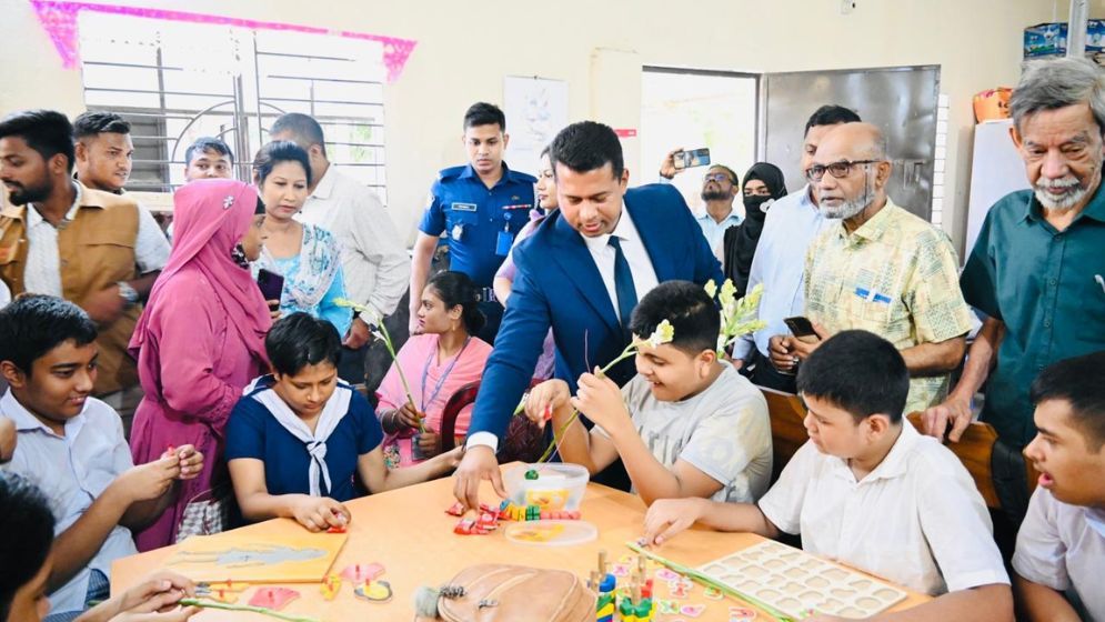 নারায়ণগঞ্জে বিশেষ শিশুদের ‘বন্ধু’ হলেন ডিসি জাহিদুল