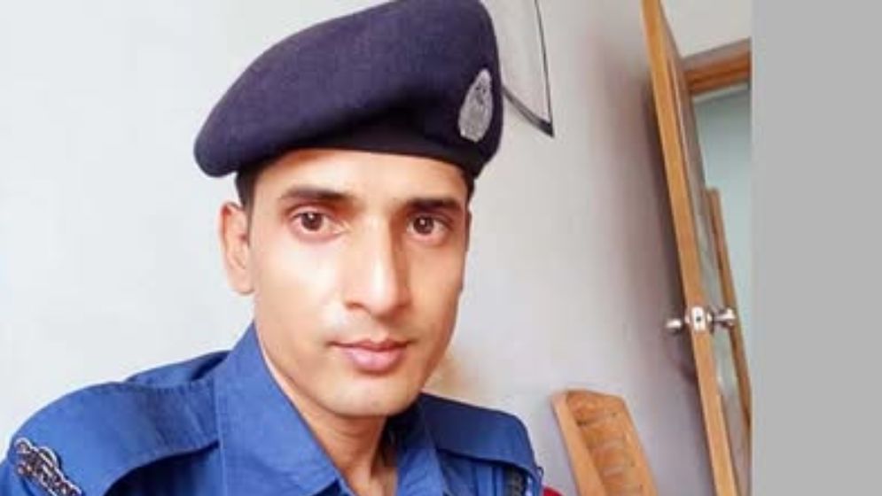 বিদ্যুৎস্পৃষ্টে পুলিশ কনস্টেবল নিহত