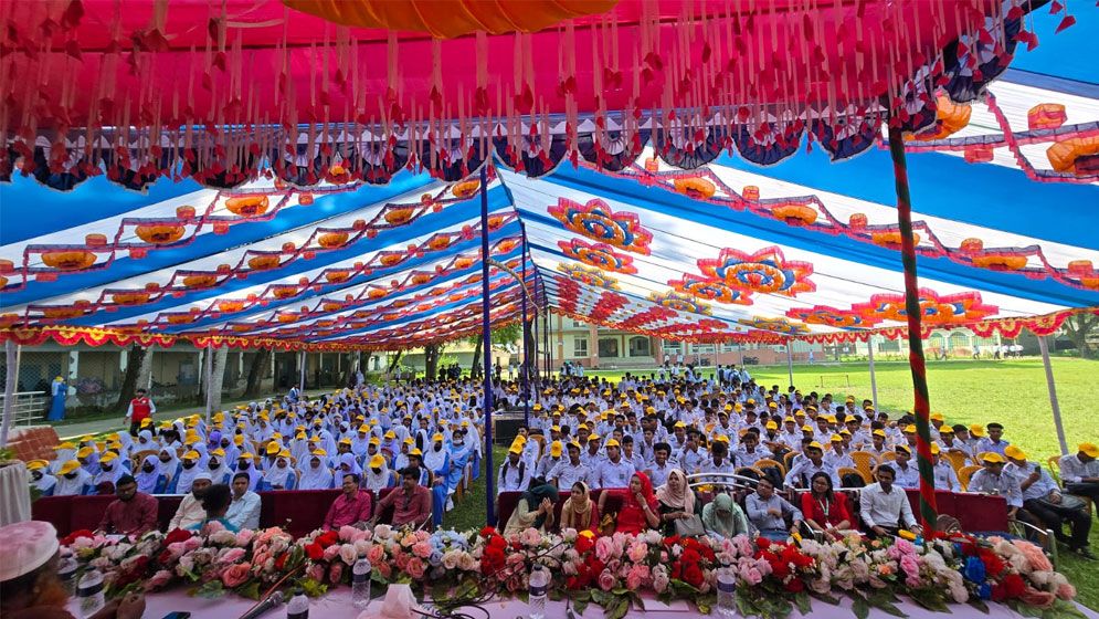 বগুড়া গাবতলী সরকারি কলেজে উৎসবমুখর পরিবেশে নবীনবরণ