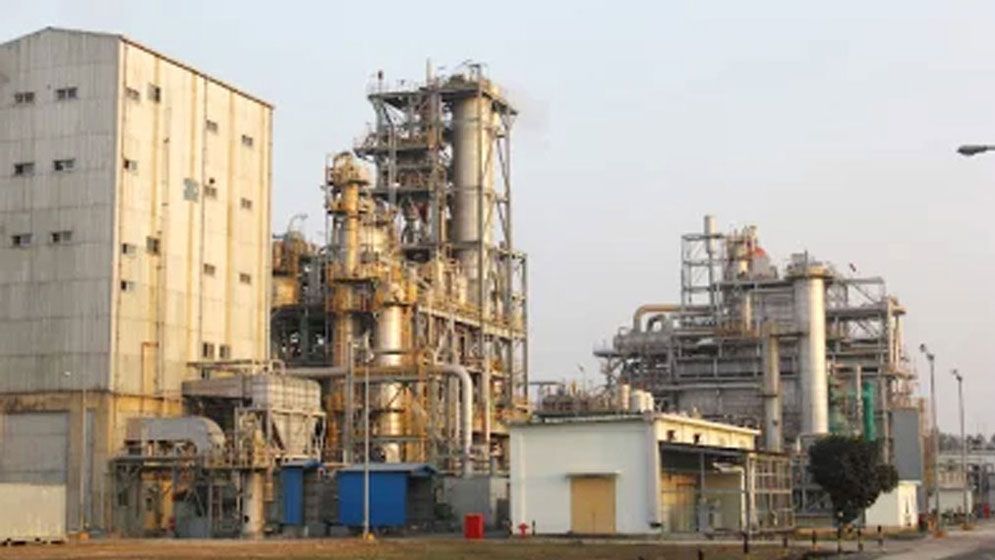 আশুগঞ্জ সার কারখানায় পুনরায় গ্যাস সরবরাহের দাবিতে বিক্ষোভ