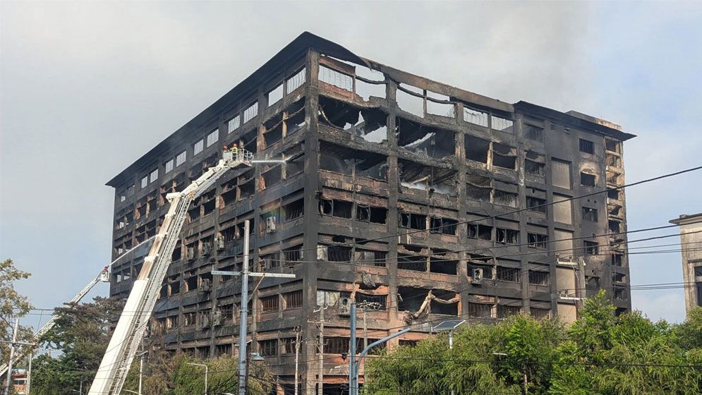 ১৭ ঘণ্টা পর নিয়ন্ত্রণে চট্টগ্রাম ইপিজেডে কারখানার আগুন