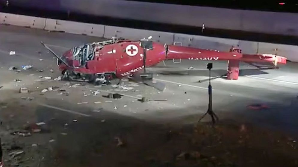 ক্যালিফোর্নিয়ায় মহাসড়কে হেলিকপ্টার বিধ্বস্ত, ৩ জন গুরুতর আহত (ভিডিও)