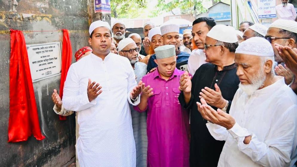 রাজনীতির গণ্ডি পেরিয়ে নারায়ণগঞ্জ ডিসির উদ্যোগে নবজীবন পাচ্ছে ঐতিহ্যবাহী মসজিদ