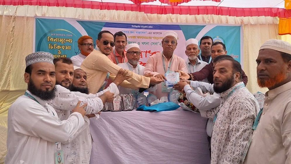 হাটহাজারীতে বিনামূল্যে চিকিৎসা ও ফ্রি মেডিসিন প্রদান