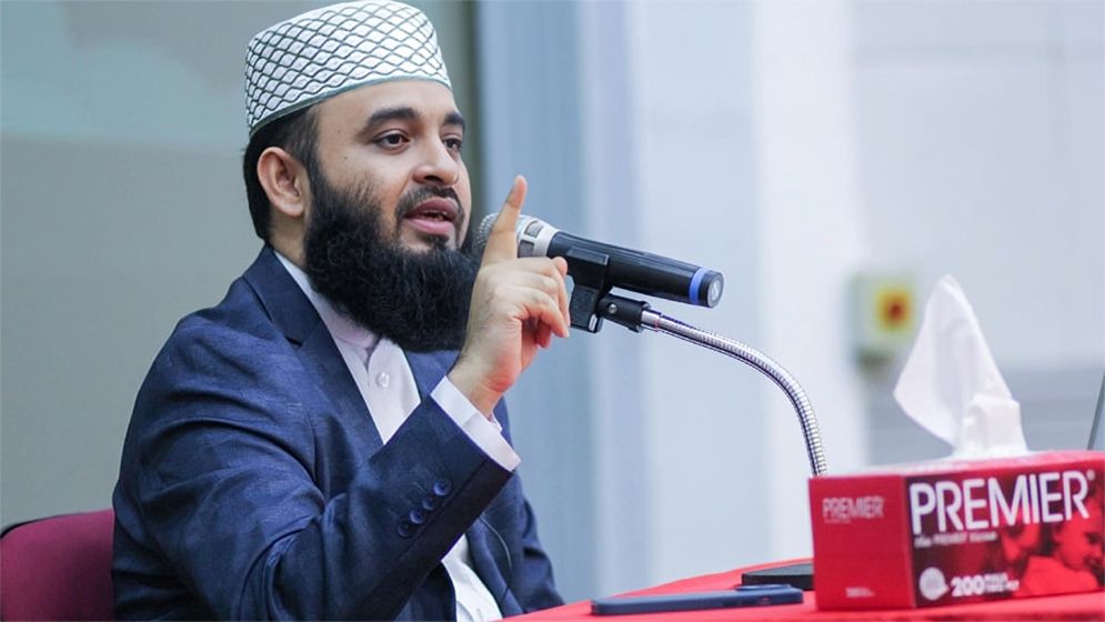 তরুণ-তরুণীদের নৈতিক অবক্ষয়ের কারণ জানালেন আজহারী