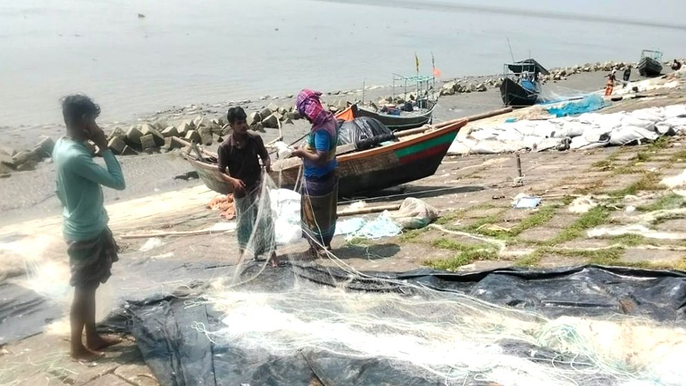 মেঘনায় ২২ দিনের নিষেধাজ্ঞা আজ শেষ, ইলিশ ধরার প্রস্তুতি জেলেদের