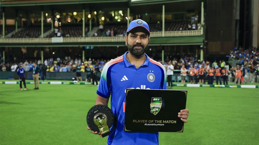 রেকর্ড গড়ে প্রথমবার ওয়ানডেতে বিশ্বসেরা ব্যাটার রোহিত