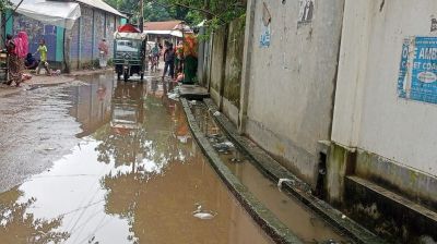 কুড়িগ্রামের চিলমারীর প্রধান সড়কে জলাবদ্ধতা,দুর্ভোগ