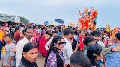 কক্সবাজার সমুদ্রে ৩ শতাধিক প্রতিমা  বিসর্জন