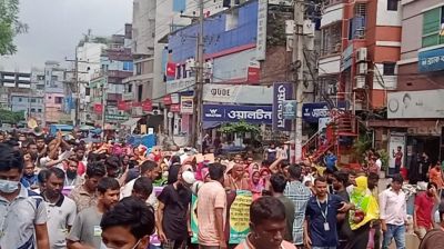 কারখানায় কাজ বন্ধ, মহাসড়কে ওরিয়ন নিট টেক্সটাইলের শ্রমিক-কর্মকর্তা