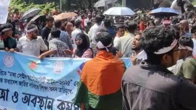 সাত কলেজ শিক্ষার্থীদের সড়ক না ছাড়ার ঘোষণা