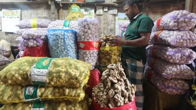 পেঁয়াজ-আলু থেকে ডিম পর্যন্ত সবকিছুর দাম চড়া