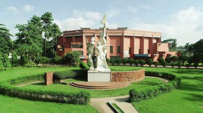 গোপনে সহপাঠীদের অপ্রীতিকর ছবি তুলে সিনিয়র ভাইকে পাঠাতেন বাকৃবি ছাত্রী