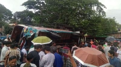 ফেনীতে যাত্রীবাহী বাস দুর্ঘটনায় ৩ জন নিহত, আহত ৮