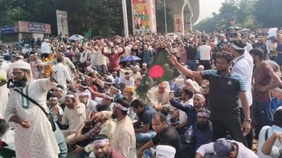 শিক্ষকদের ৩ দফা দাবিতে উত্তাল শাহবাগ, চলবে অবরোধ কর্মসূচি