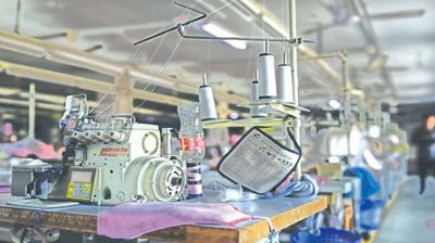 সংকটে বেসামাল পোশাক খাত