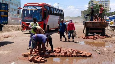 উপদেষ্টা আসার খবরে ব্রাহ্মণবাড়িয়ায় সড়ক মেরামতে ‘তোড়জোড়’