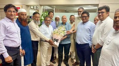 ইউজিসি চেয়ারম্যানের সাথে খুবি উপাচার্যের সৌজন্য সাক্ষাৎ