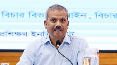 দ্রুতই গণভোটের সিদ্ধান্ত দেবেন প্রধান উপদেষ্টা: আসিফ নজরুল