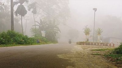 পঞ্চগড়ে ঘন কুয়াশায় ঢেকে গেছে চারদিক, দুয়ারে কড়া নাড়ছে শীত