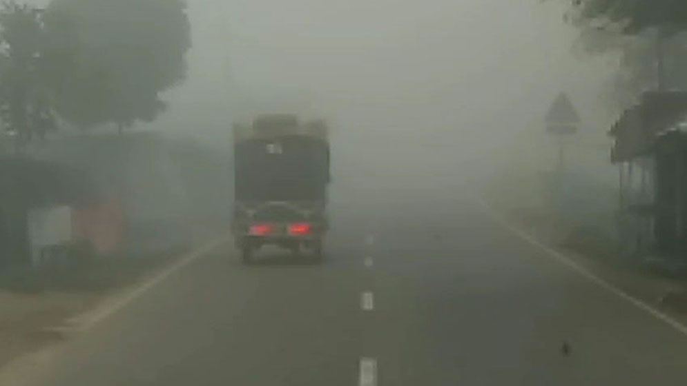 নীলফামারীতে ঘন কুয়াশায় ঢাকা সকাল, বাড়ছে শীতের আমেজ