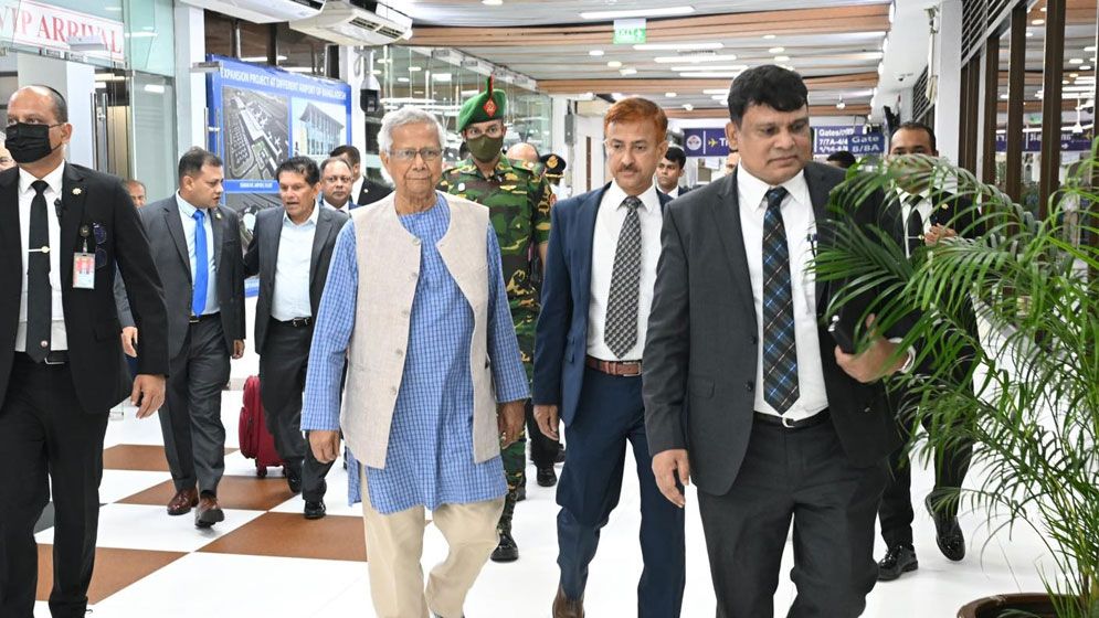 নিউইয়র্ক থেকে ঢাকার পথে প্রধান উপদেষ্টা