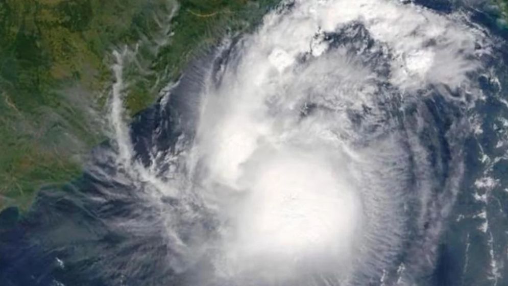 বঙ্গোপসাগরে ঘূর্ণিঝড় ‘ডিটওয়াহ’ , সমুদ্রবন্দরে ২ নম্বর হুঁশিয়ারি সংকেত