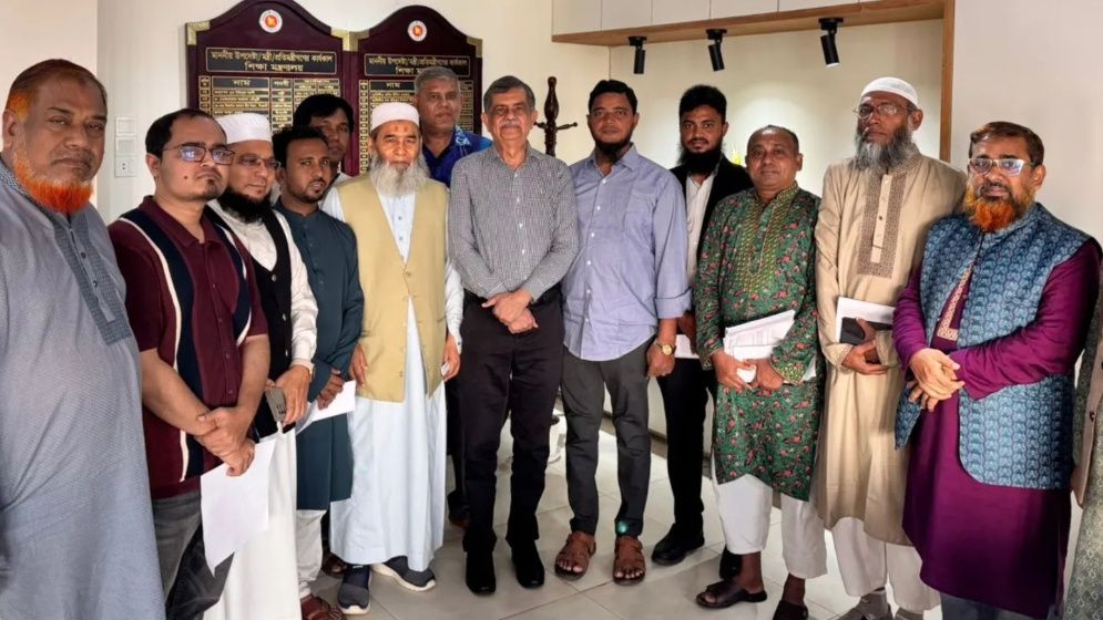 নন-এমপিও শিক্ষকদের সমস্যার সমাধানে সরকার আন্তরিক : শিক্ষা উপদেষ্টা