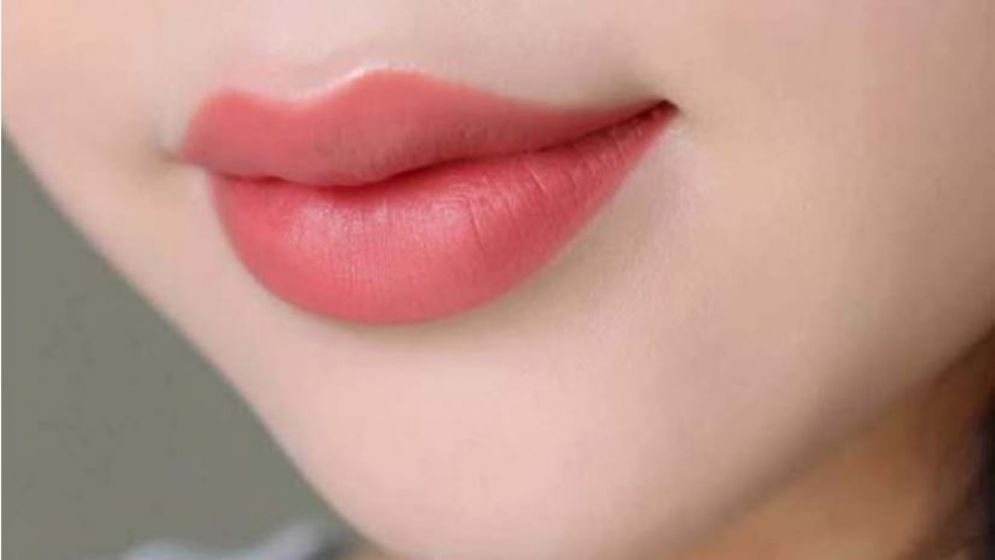 শীতে ঠোঁটের যত্ন নিন সহজ ৫ উপায়ে