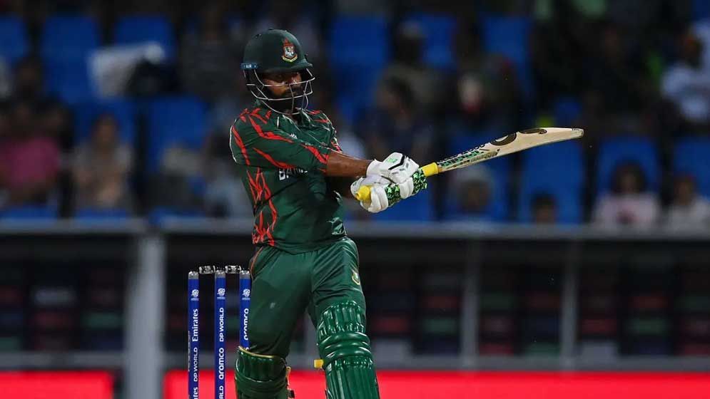 ব্যাটিং বিপর্যয়ে হার, বিফলে হৃদয়ের ঝড়ো ফিফটি