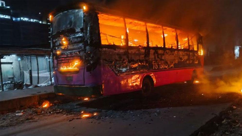 গাজীপুরে রাতভর দুর্বৃত্তদের তাণ্ডব: সড়কের পাশে তিন বাসে অগ্নিসংযোগ